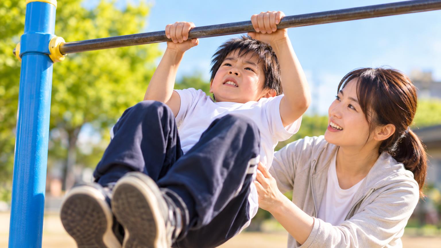 発達障害の子どもが逆上がりを苦手とする理由と練習・支援の考え方の内容を表すアイキャッチ画像