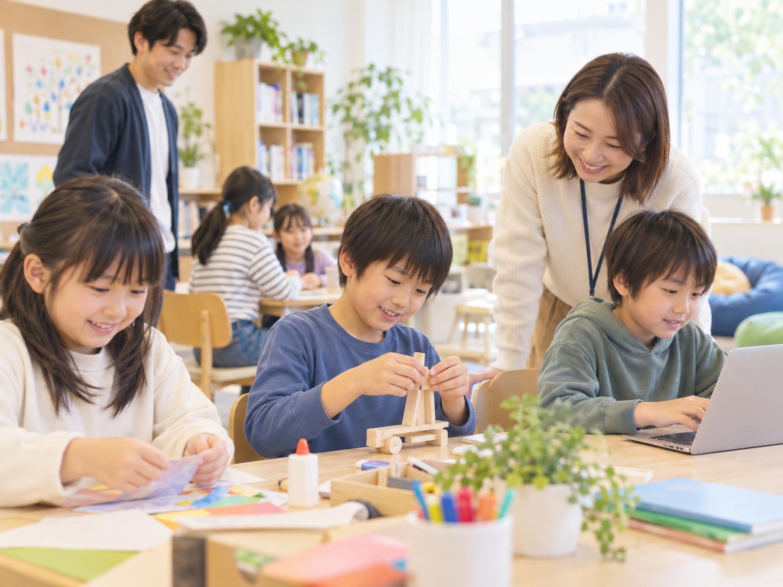 不登校の小学生が居場所で活動している様子