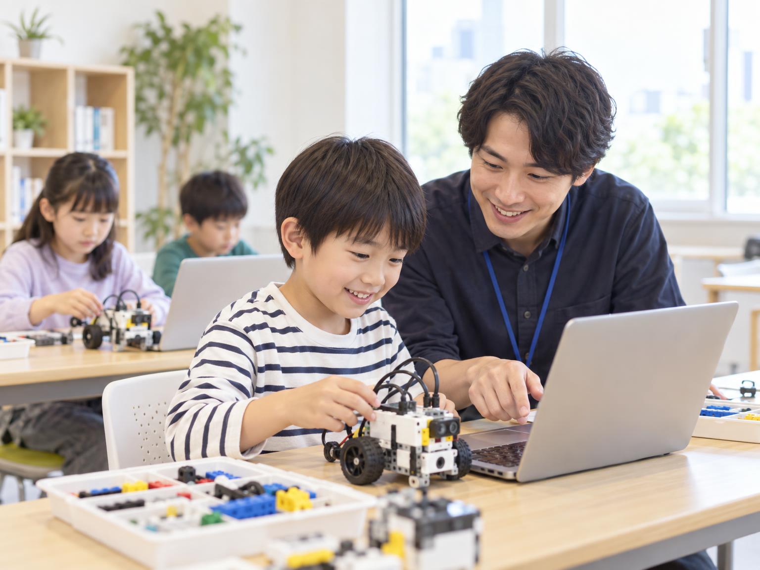 小学生がロボット・プログラミング教室で個別指導を受けている様子