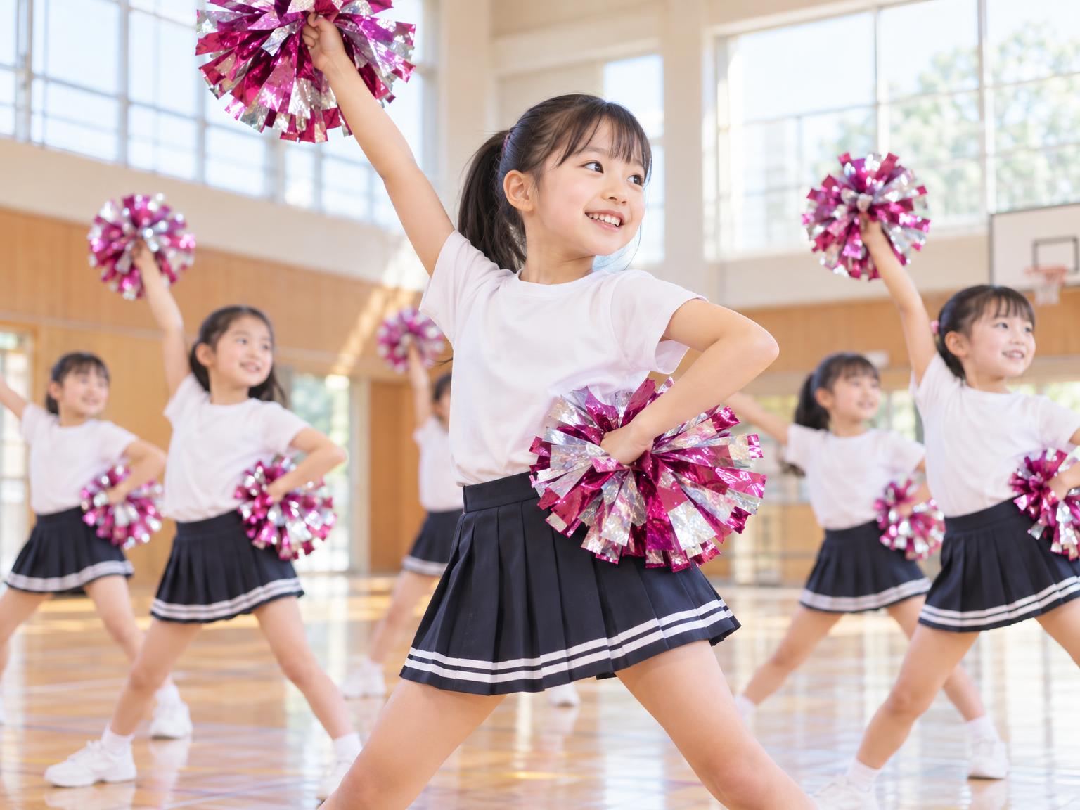 チアダンスの練習をする小学生の女の子